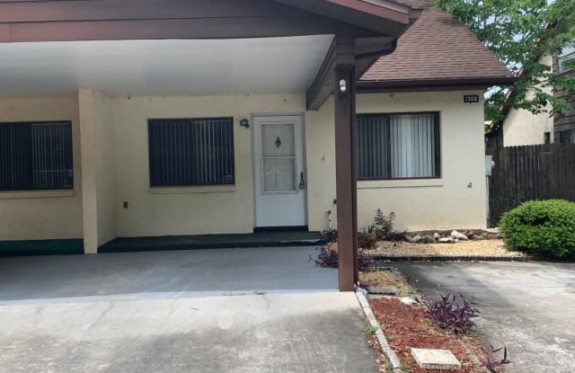 1306 Vine St - 1306 Vine Street, Leesburg, FL 34748