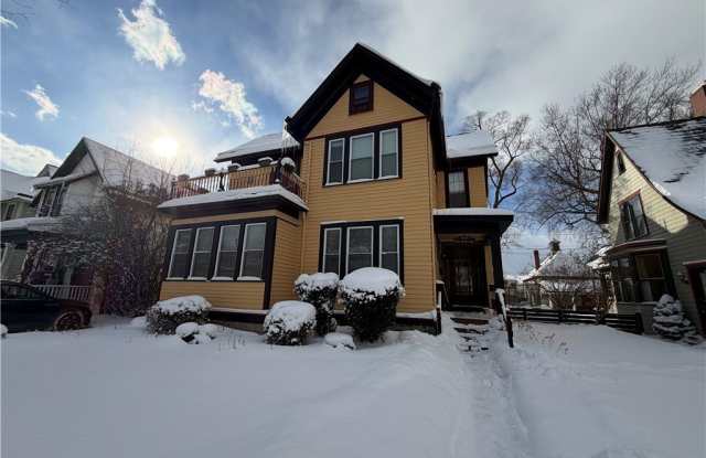 180 Richmond Avenue unit: 4 photos photos