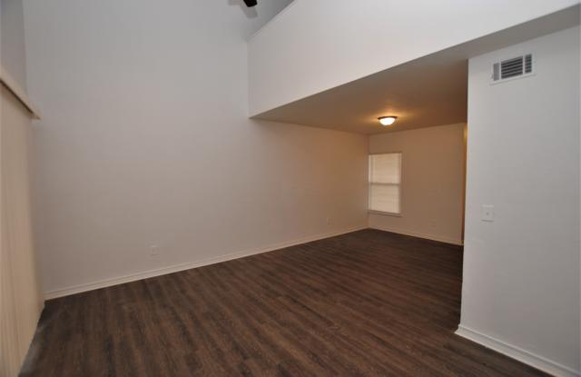 2877 Wonderwood Ln Gallery 4