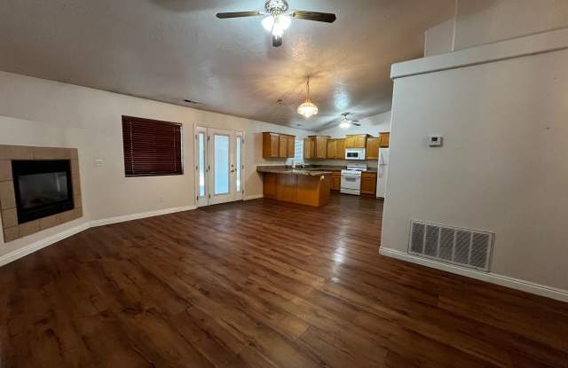 Cozy Private Pet Friendly Home!! Gallery 1