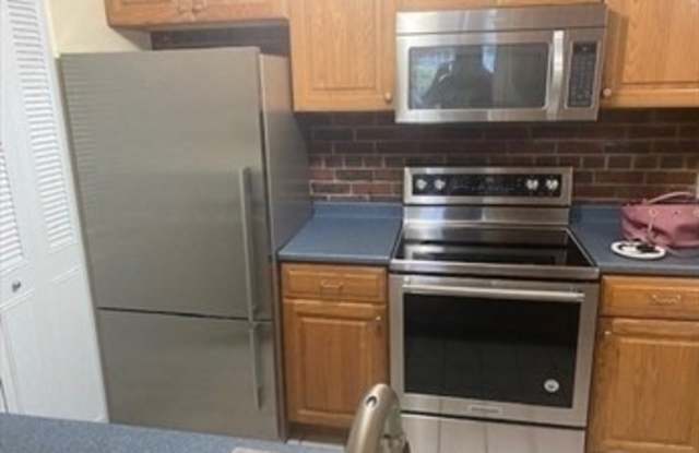 25 Greentree Ln - 25 Greentree Lane, Weymouth Town, MA 02190