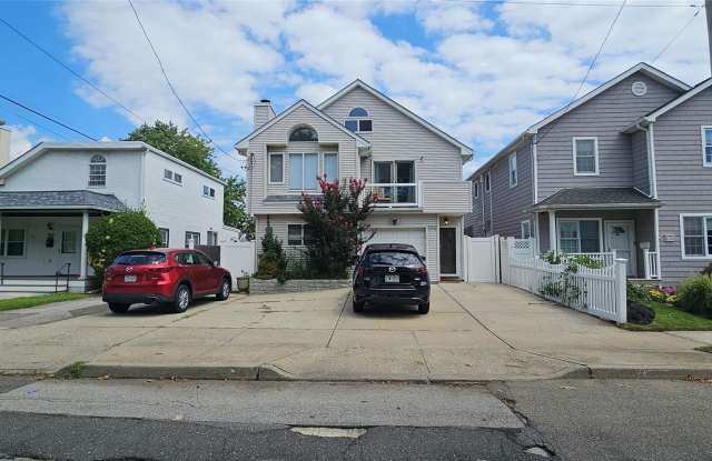 558 Lincoln Boulevard Gallery 2