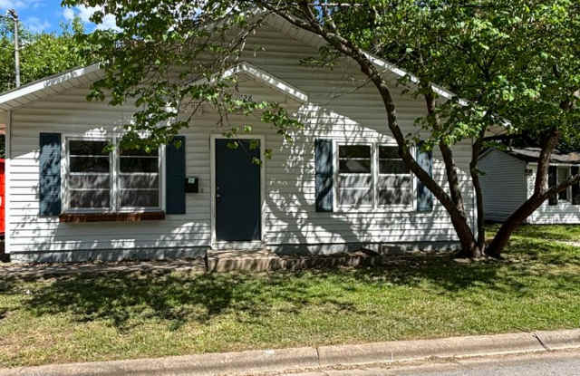 Large Open Floor Plan. 2 Bedroom and 1 Bathroom photos photos