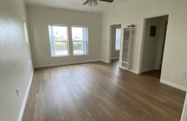 1006 W 42nd St - 1006 West 42nd Street, Los Angeles, CA 90037
