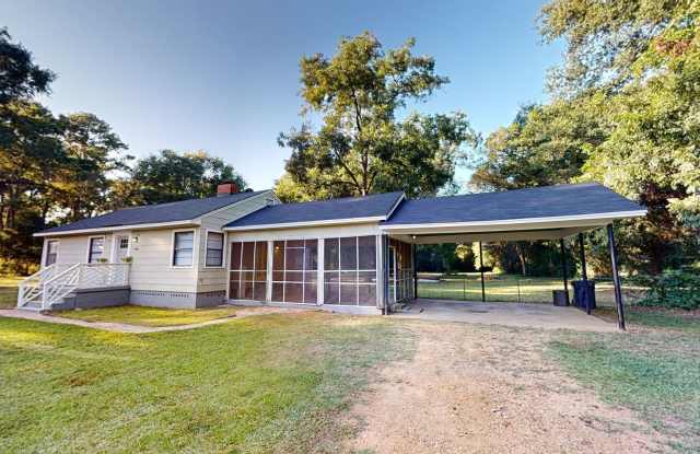2 acres in Millbrook w/ large screened in porch! photos photos