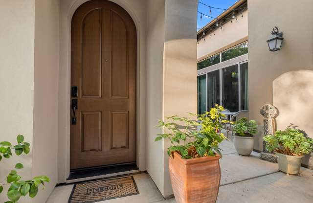 1 Bedroom Apartment Behind the Guarded Gates of Serrano photos photos