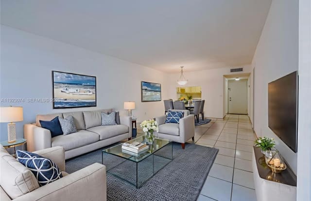 1900 W 68th St photos photos