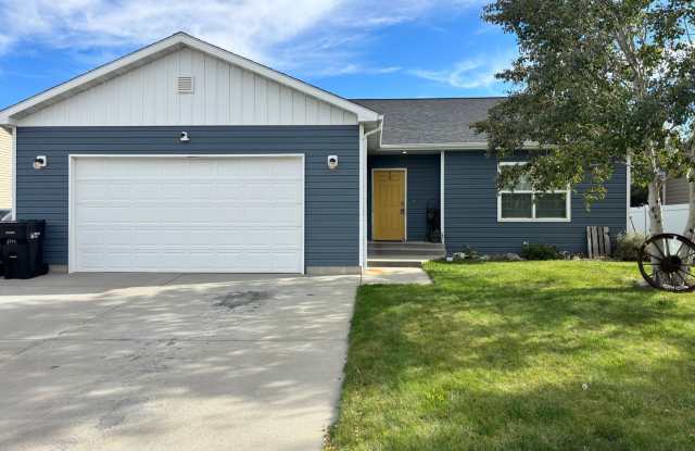 Spacious 4-Bedroom Home in the Heights with 2-Car Garage Gallery 1