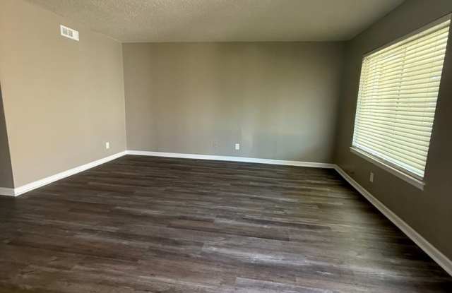2 bedroom/1 bathroom Gallery 3