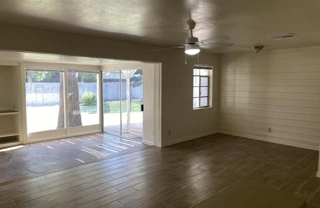 3207 E MEDLOCK Drive Gallery 3