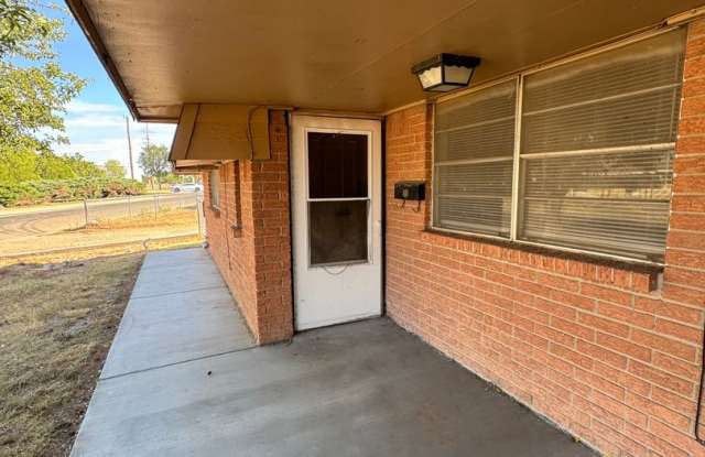 Spacious 4 Bedroom, 2 Bathroom over 1700 sqft. Duplex in Westridge! REMODELED!!! Gallery 1