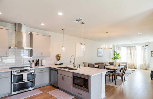 13309 Morris Rd unit 11, Austin, Texas 78729 Gallery 4