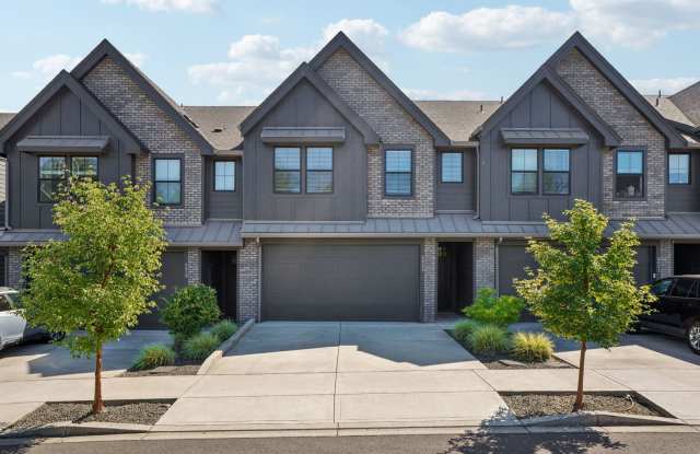 Luxury Townhome for Lease at the Courtyards at Hidden Crest - 6825 NE 132nd Way Gallery 1