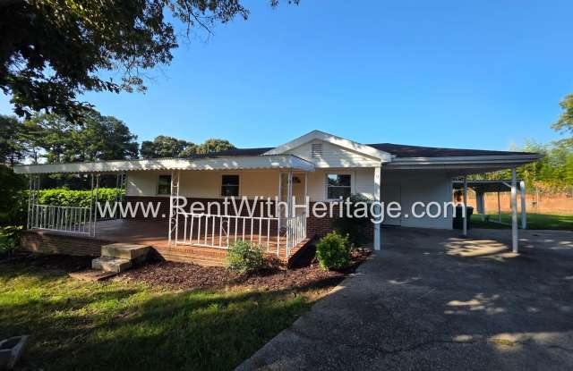Grandpa's Bungalow /Open Floorplan / 3bd / 1 Bath / Huge Welcoming Front Porch/ Great Location Gallery 3