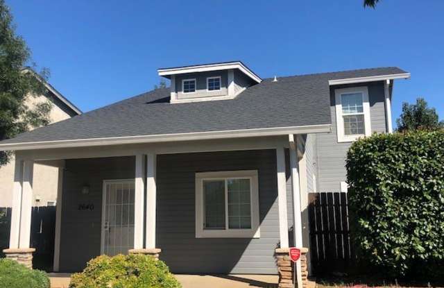 Available NOW - Stunning 3 Bed, 3 Bath Home in North Chico photos photos