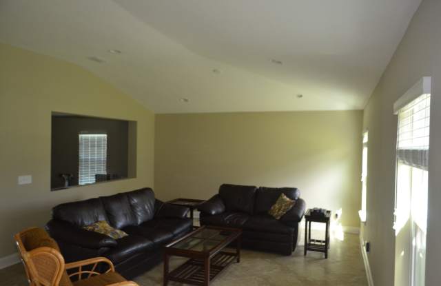301 Grande Lake Dr Gallery 4