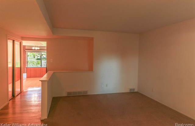 38372 ROYCROFT Court Gallery 4