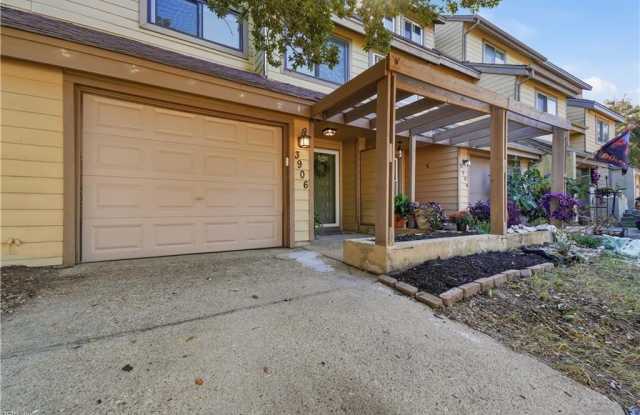 3906 Whooping Crane Circle Gallery 2