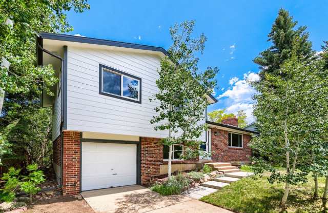 Beautiful 3-Bedroom Home with Large Backyard & Mountain Views photos photos