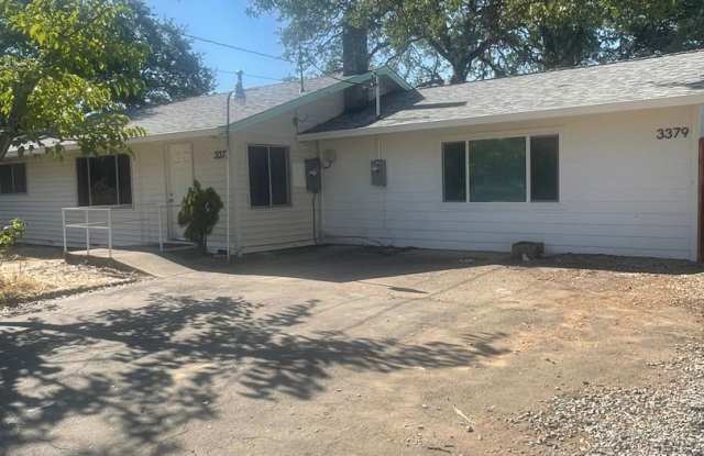 3 BED 1 BATH HOUSE WITH A FENCED BACKYARD Gallery 3