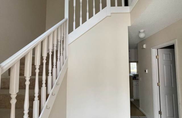 Briarwood West!!!   FULL PAINT!!!   FIREPLACE!! Gallery 4