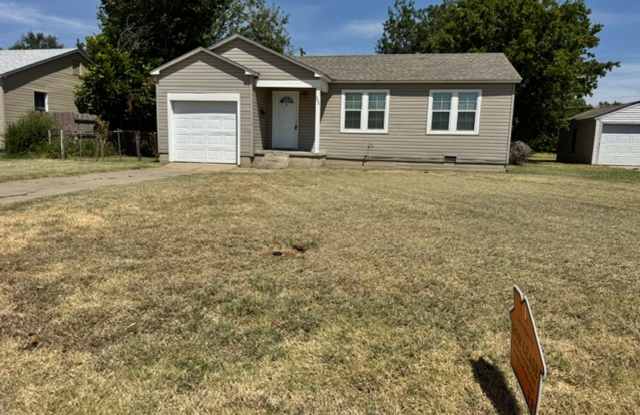 2 bedroom in Norman! hardwood floors, laundry connections and a huge backyard! photos photos
