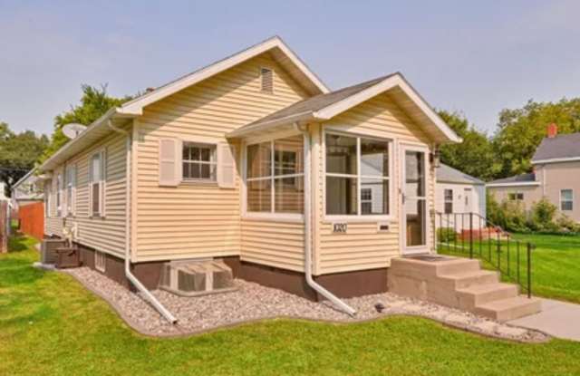 Adorable Single Family Home - 3 bedroom/1 bathroom! photos photos