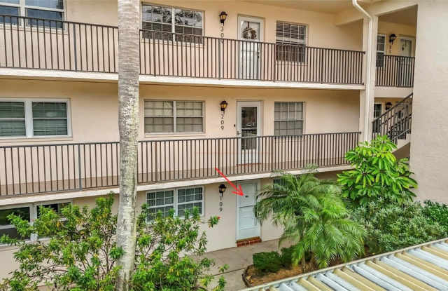 831 MAPLE COURT photos photos