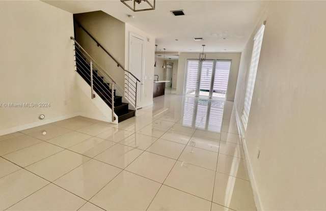 10560 NW 65th Ln Gallery 2