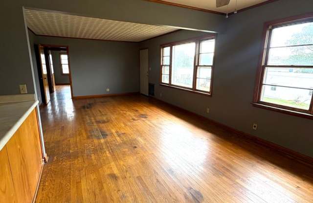 Comfortable Small-Town Living Gallery 3