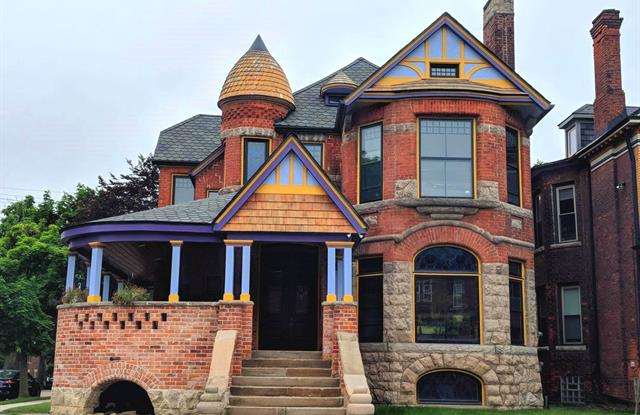 4305 TRUMBULL Street Gallery 2