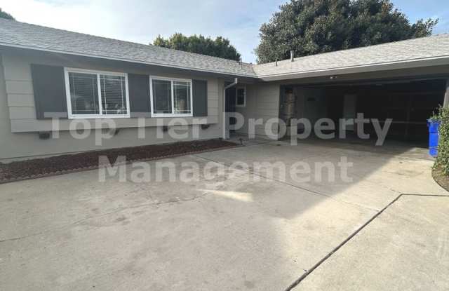 Beautiful 4 Bed/2 Bath House in Central Oceanside - Available NOW*** photos photos