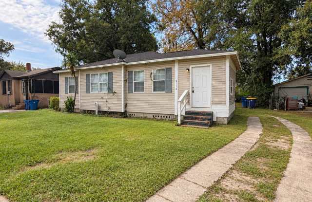 3/2 Single Family Home- Northside Jax! Near 295 & Airport! Pet Friendly! Fenced-In- Backyard! Gallery 1