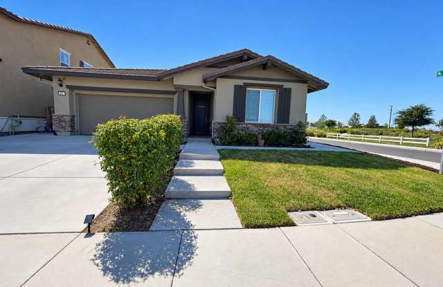 Newer and Ready Move In 4 Bedroom, 2 Bath photos photos