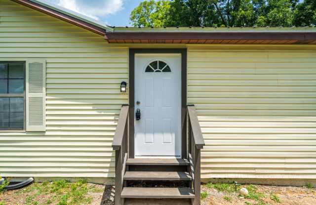 Stunning Renovated 3BR/2BA Home – Move-In Ready! Gallery 4
