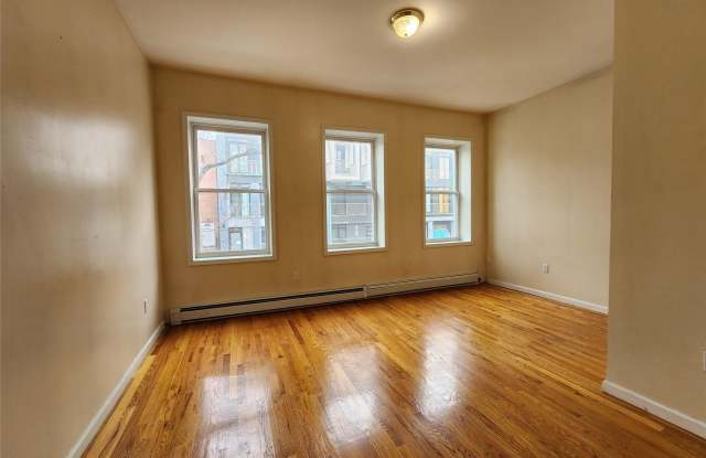 21 Stanhope Street unit: 2 photos photos