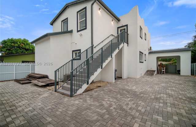 836 NW 33rd Ave Gallery 1