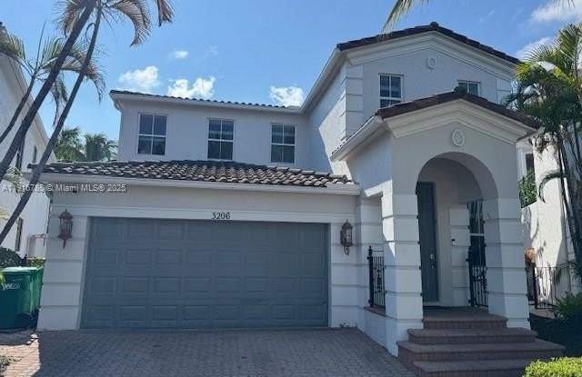 3206 NE 212th St photos photos