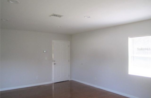 1359 RUSSELL DRIVE N Gallery 4