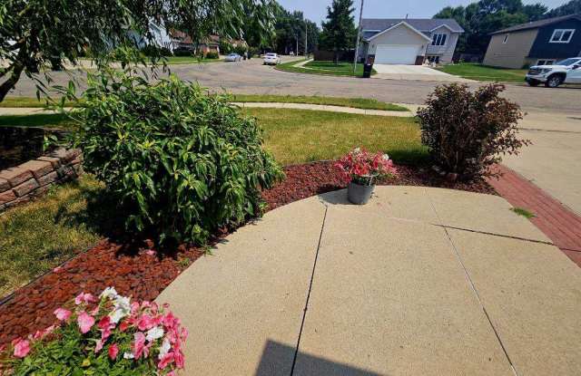 2736 Essex Loop Gallery 3