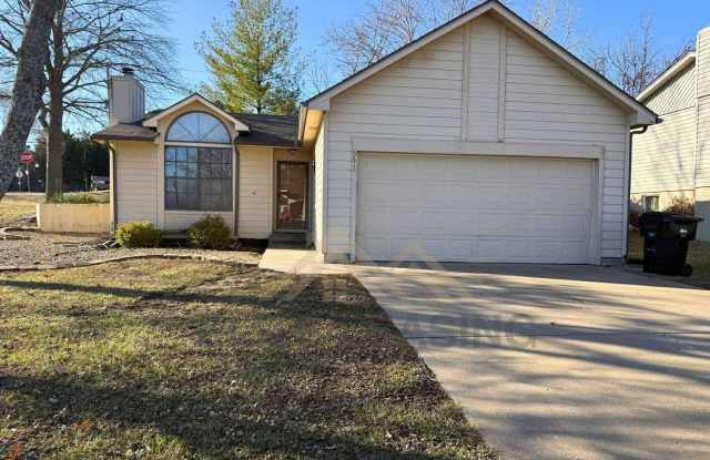5611 SW 36th Terr - Ready for you! photos photos
