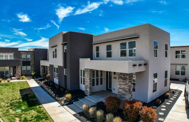 Available Sept 10! .2 bed, 2.5 bath, 2 car garage home for rent in Desert Color photos photos