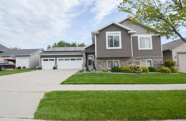 5 Bed, 3 Bath Home for Rent – Utilities Included! photos photos