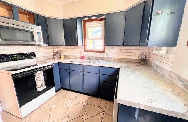 Charming Single Family Home - Hardwood Floors - Large Detached Garage - Fenced-In Backyard Gallery 3