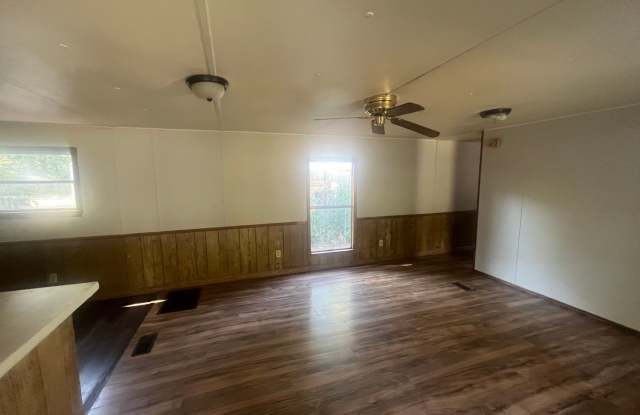 3 br 2 bath home on jacksonville Gallery 4