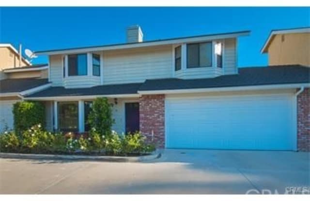 2476 Santa Ana Avenue - 2476 Santa Ana Avenue, Costa Mesa, CA 92627