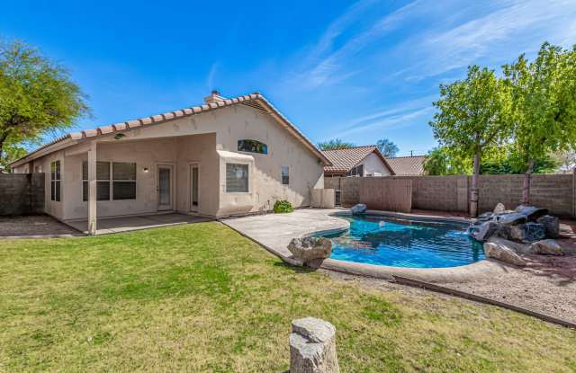 3 BEDROOM + DEN, 2 BATHROOM AHWATUKEE HOME WITH PEBBLE TECH POOL WITH WATERFALL - 15448 South 44th Place, Phoenix, AZ 85044