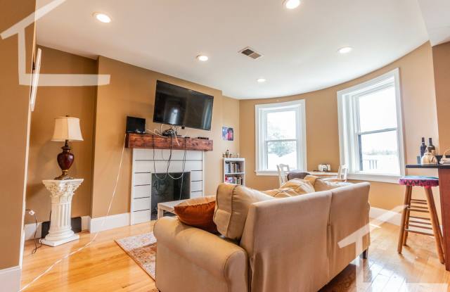 HOT BROOKLINE LISTING!!!!! photos photos