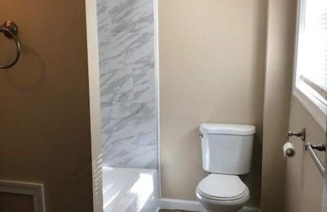 102 W BROAD Street unit: 1St Floor Apartment photos photos