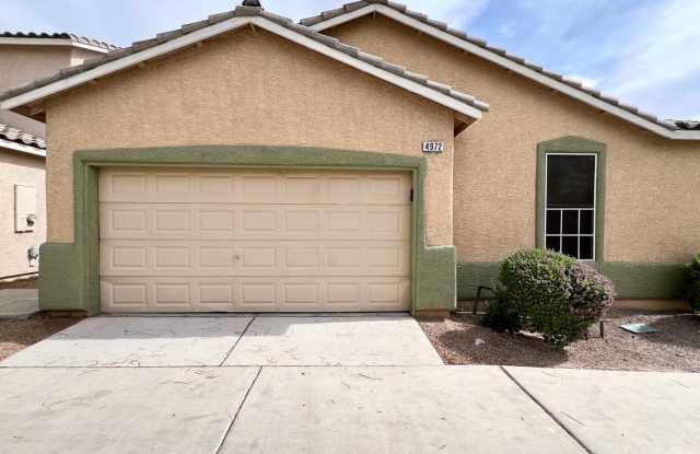 3BD/2BA SINGLE STORY FOR RENT IN A GATE COMMUNITY! Gallery 1